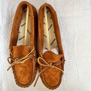 Minnetonka Moccasins -Brown Men’s Size 10 Brand New In Box